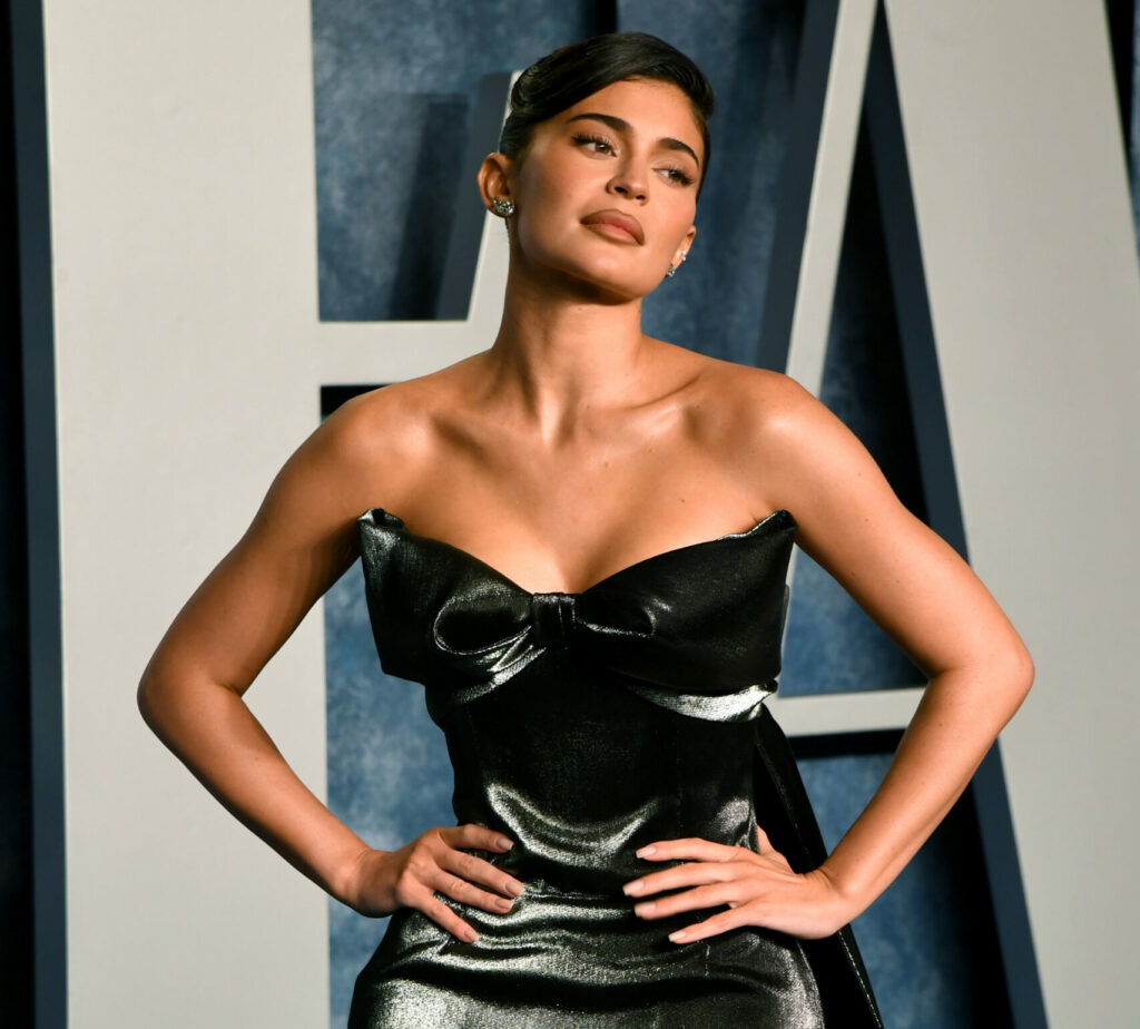 Kylie Jenner wears Maison Margiela Artisanal designed by John Galliano at  the Vanity Fair Oscar Party - ZEITBLATT Magazin