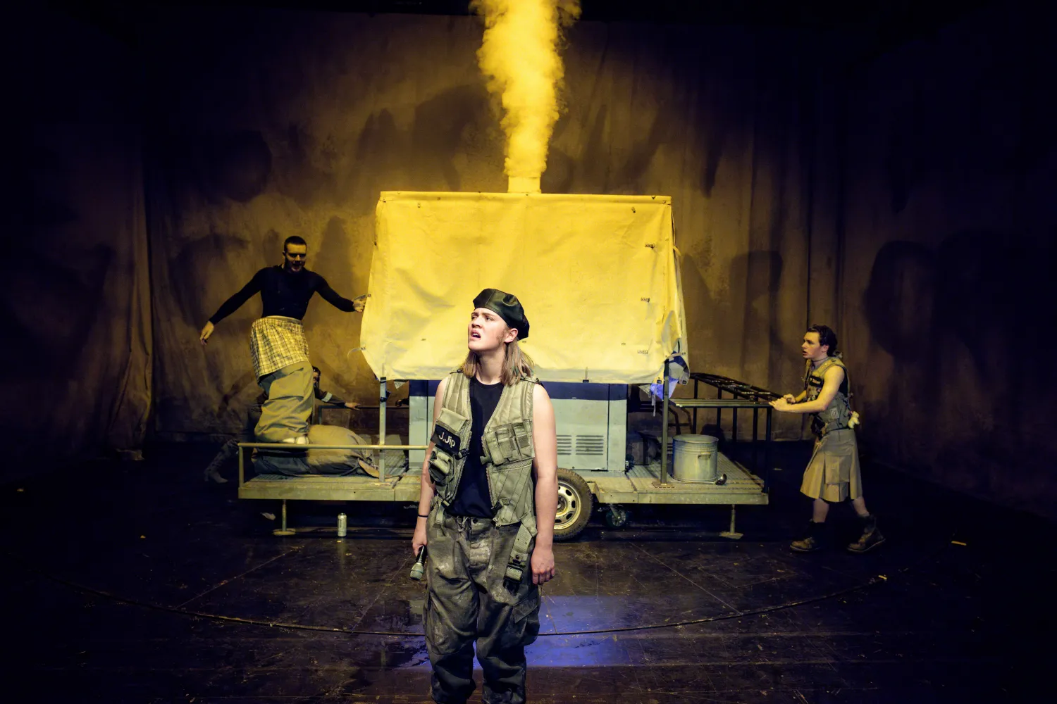 Figur In Brechts Mann Ist Mann WOKE und WEHRHAFT eine Interpretation zu Bertold Brechts Stück: Mann