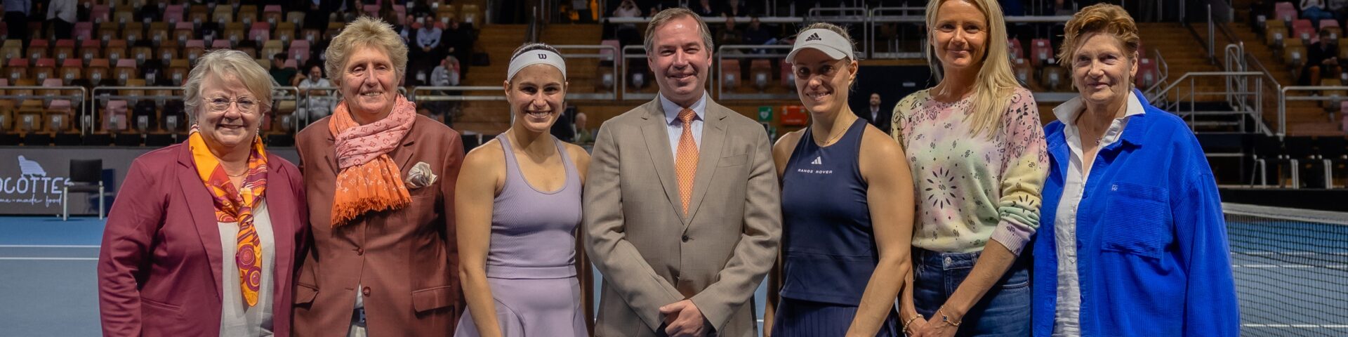 Grand-Duc Guillaume von Luxemburg mit Angelique Kerber und Monica Puig auf dem blauen Court der Coque beim Luxembourg Ladies Tennis Masters 2026 - Foto: Maison du Grand-Duc