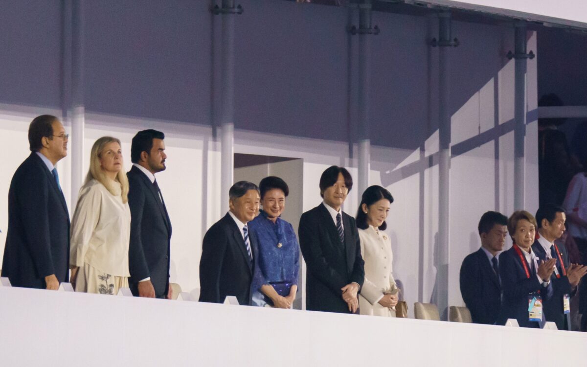 KAISER-STRAHLEN BEI DER ERÖFFNUNG! Naruhito und Masako feiern die Asienspiele in Aichi