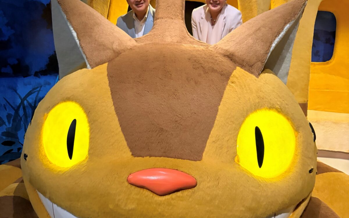 Kaiserpaar im Katzenbus - Naruhito und Masako strahlen im Ghibli Park