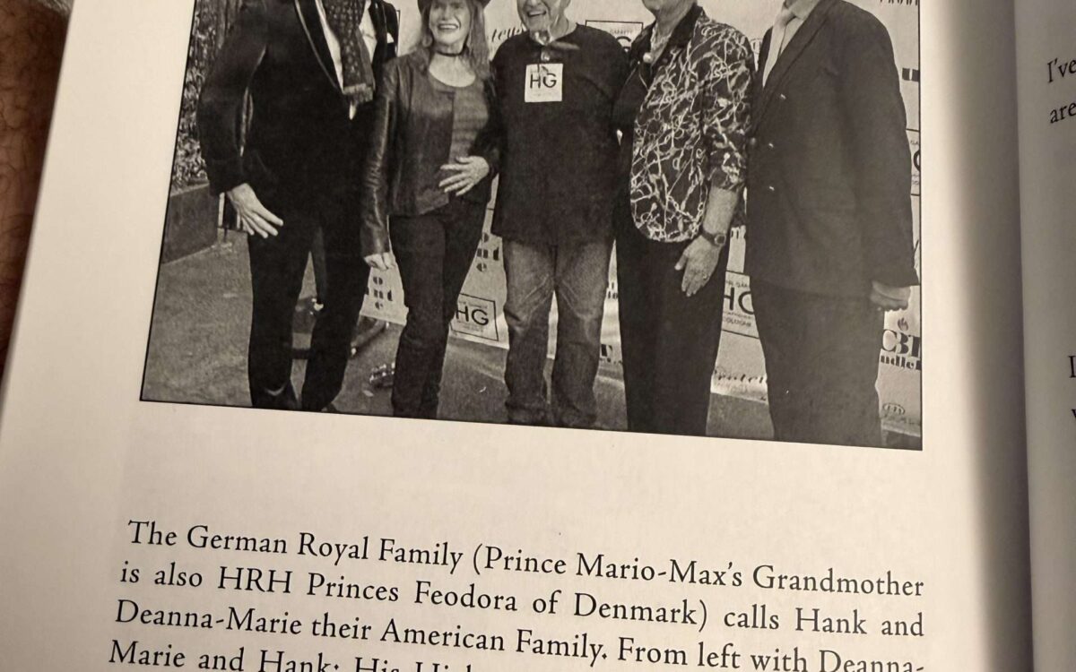 Hank Garrett zusammen mit Prinz Mario-Max, Prinzessin Antonia, Prinz Waldemar Schaumburg-Lippe und Deanna-Marie Garrett.
