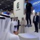 Futuristische Sneaker schweben in einem viralen Video scheinbar schwerelos über dem Boden.