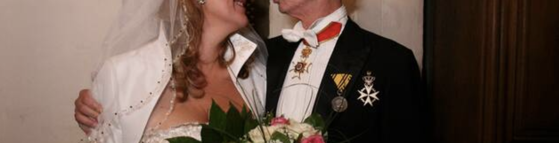 Ein Foto zu Ehren von Prinz Waldemar zu Schaumburg-Lippe und Prinzessin Antonia zu Schaumburg-Lippe.