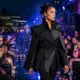 Abend-Look auf dem Laufsteg der Los Angeles Fashion Week in West Hollywood