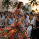 Model auf dem Laufsteg der Miami Fashion Week in der Sonne