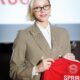 Fürstin Charlène von Monaco hält das rote Trikot des Rugby-Sevens-Nationalteams bei der Saisonpräsentation in der Monte-Carlo Bay