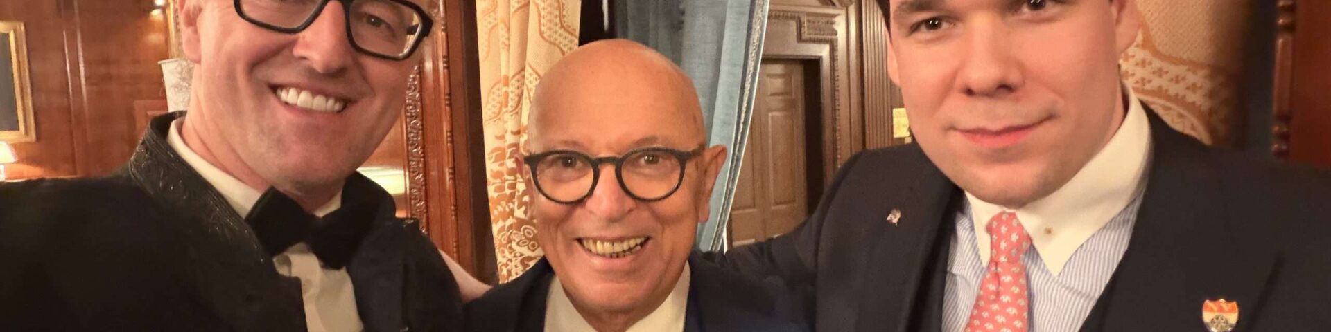Prinz Mario-Max zu Schaumburg-Lippe beim TÜSİAD-Empfang mit MIT-Professorin Canan Dağdeviren im Union League Club, New York